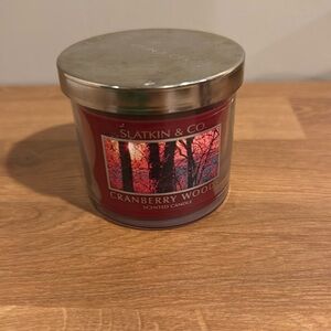 Slatkin and Co cranberry woods 4oz candle
